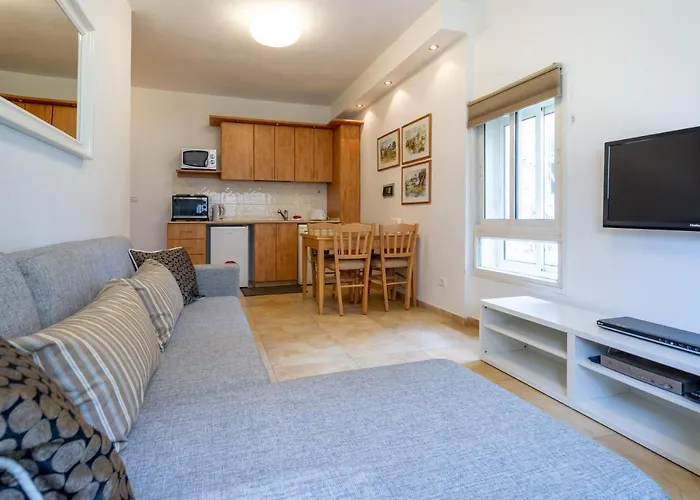 Colony Suites- Hananya St.